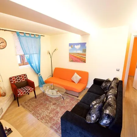 Makrades 2 Apartment